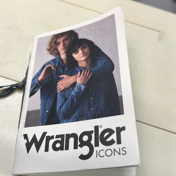 Wrangler Icons Jeans Slim Straight Faded Blue NWT Various Sizes - Picture 8 of 10